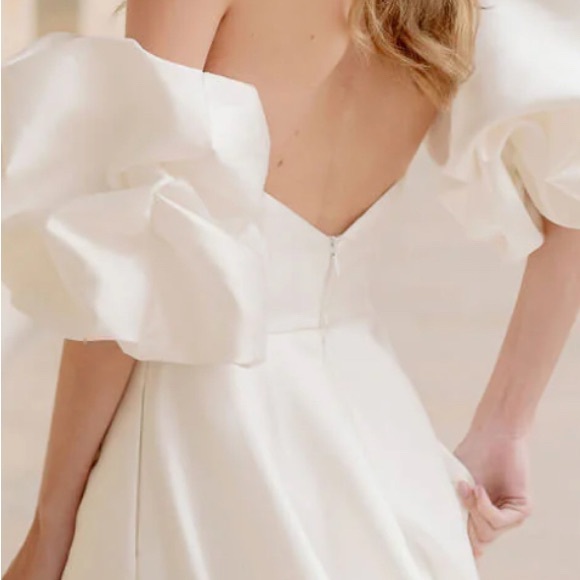 White Off-Shoulder Puff Sleeve Wedding Gown - Picture 4 of 13